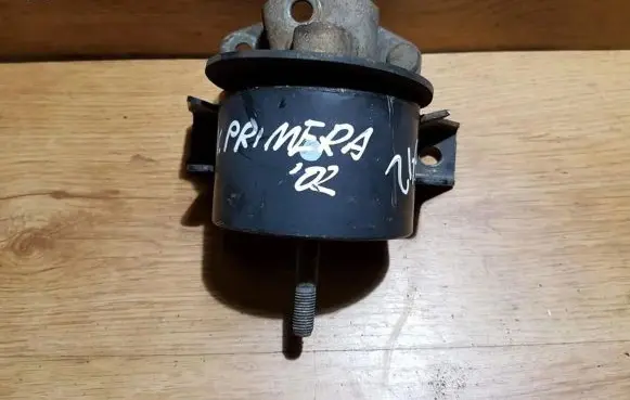 Nissan Primera Engine mount bracket
