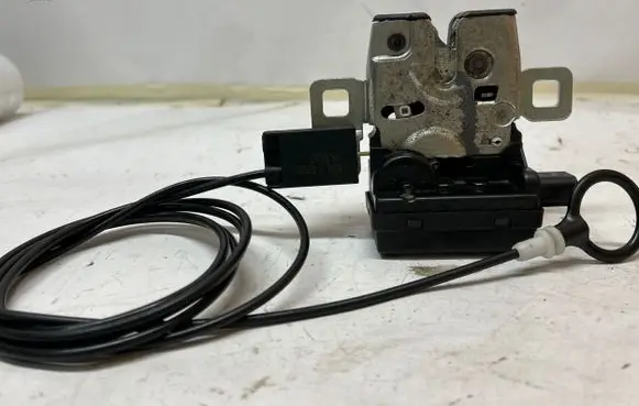 Mini One - Cooper Coupe R56 Tailgate/trunk/boot lock/catch/latch 2754528