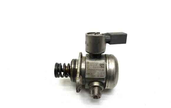 BMW X5 F15 Fuel injection high pressure pump 7610761 13517610761