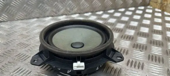 Toyota RAV 4 (XA40) Rear door speaker 8616052331