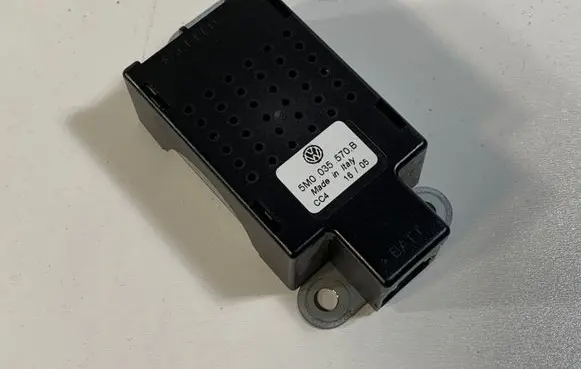 Volkswagen Golf Plus Aerial antenna amplifier 5M0035570B