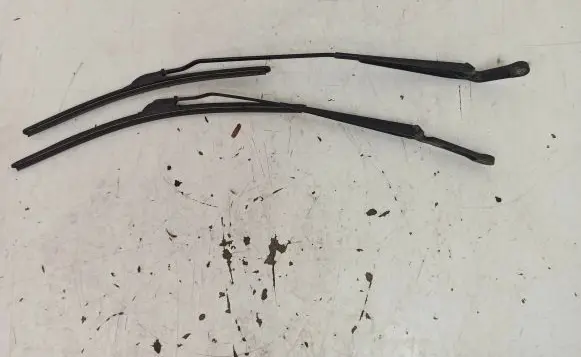 Audi A3 S3 8L Front wiper blade arm