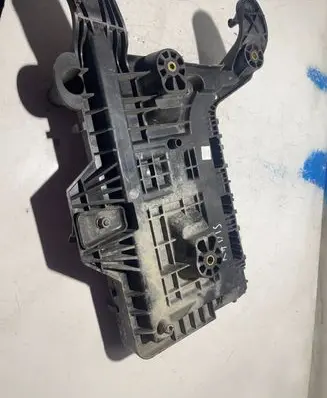 Volkswagen Caddy Battery box tray 1K0915333