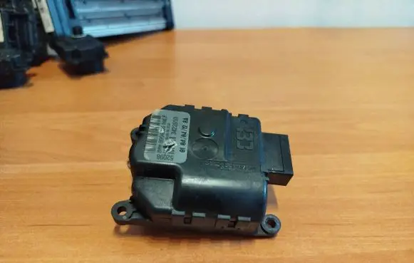 Mini One - Cooper Coupe R56 Air flap motor/actuator 3422659 52098