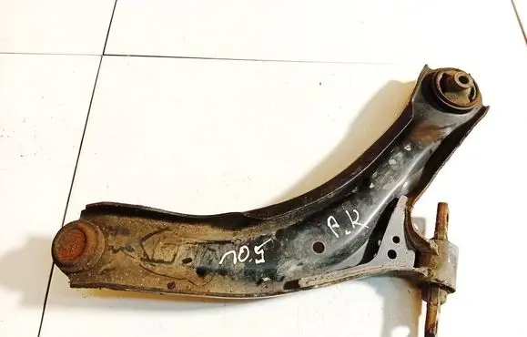 Nissan Qashqai+2 Front lower control arm/wishbone 