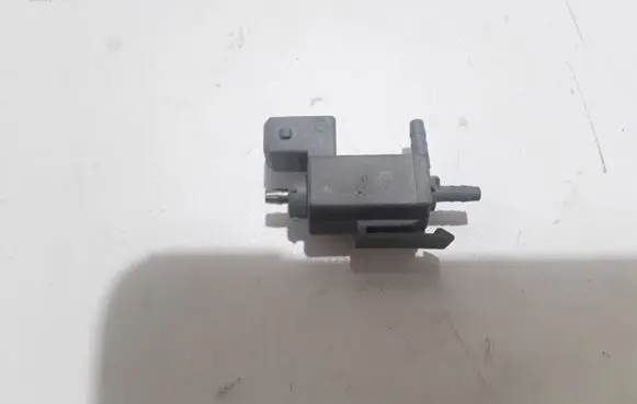 Vacuum valve