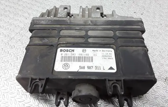 Volkswagen PASSAT B4 Engine control unit/module 8A0907311L 0261203188