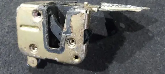 Mitsubishi Carisma Front door lock