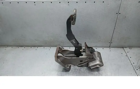 Nissan X-Trail T30 Brake pedal 