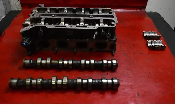 Opel Astra H Engine head 55568426