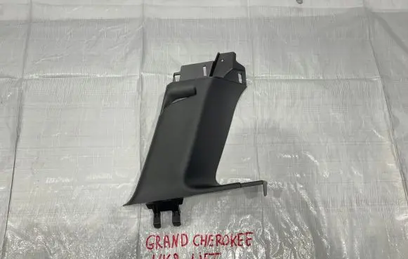 Jeep Grand Cherokee (C) pillar trim