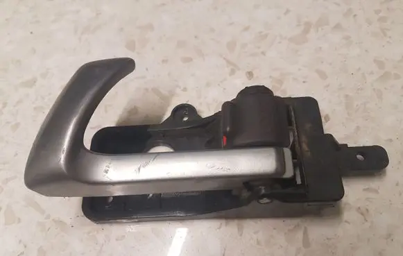 Hyundai Santa Fe Front door interior handle 82613CM000