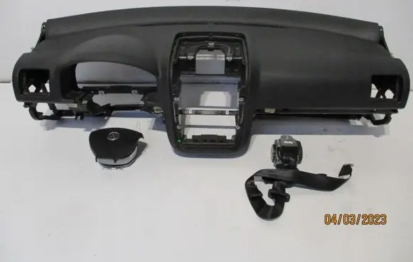 Volkswagen Transporter - Caravelle T1 Radio/GPS head unit trim 