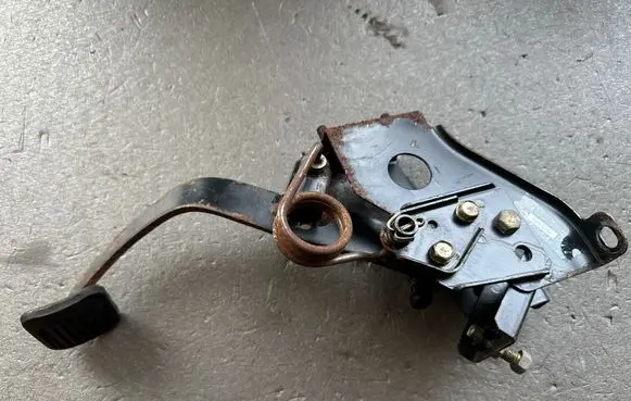 Mitsubishi Pajero Clutch pedal MB012669