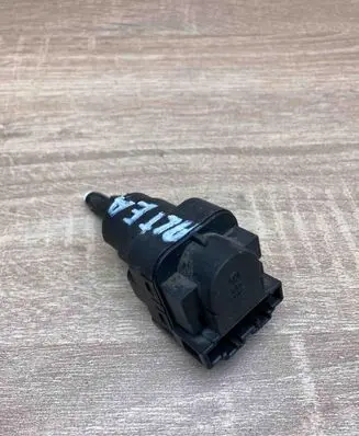 Volkswagen Touran I Brake pedal sensor switch 6Q0945511