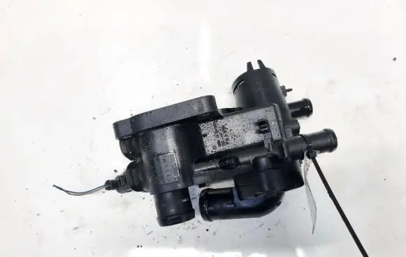 Volkswagen Golf V Engine coolant pipe/hose 032121111..