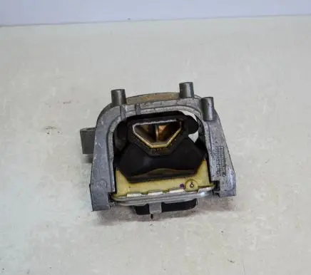 Engine mount bracket