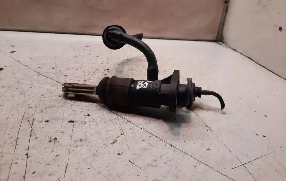 Volkswagen PASSAT B5 Clutch master cylinder 8E1721401C