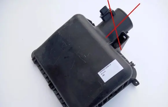 Infiniti QX80 Air filter box