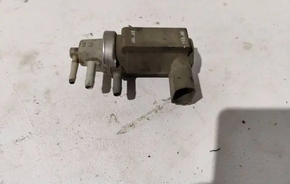 Audi A6 S6 C5 4B Turbo solenoid valve 059906627C