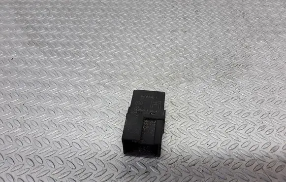 Volvo S40, V40 Other relay MB9533821L