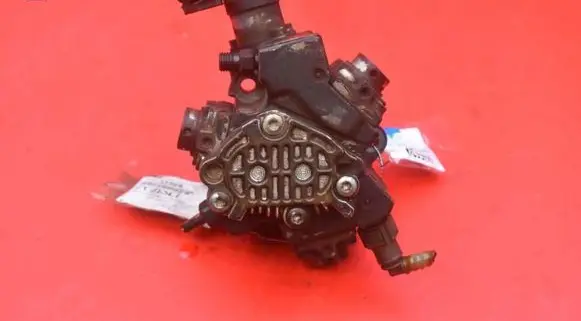 Renault Laguna III Fuel injection high pressure pump H8200690744
