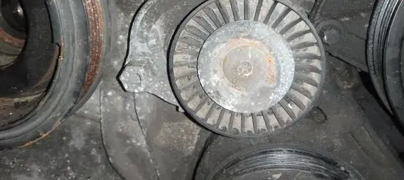 Mercedes-Benz ML W164 Generator/alternator belt tensioner
