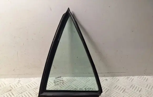 Toyota Auris 150 Rear vent window glass 6812302170 6818802090