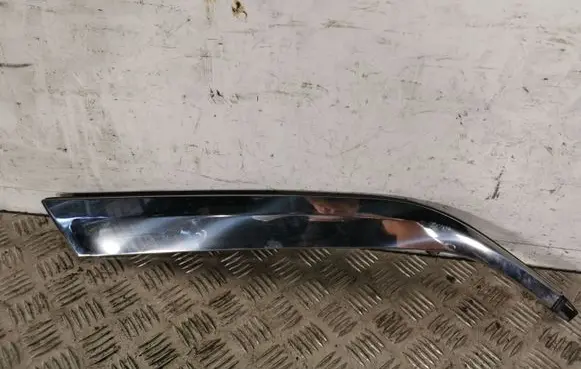 Peugeot 5008 Rear side glass trim 9827008877