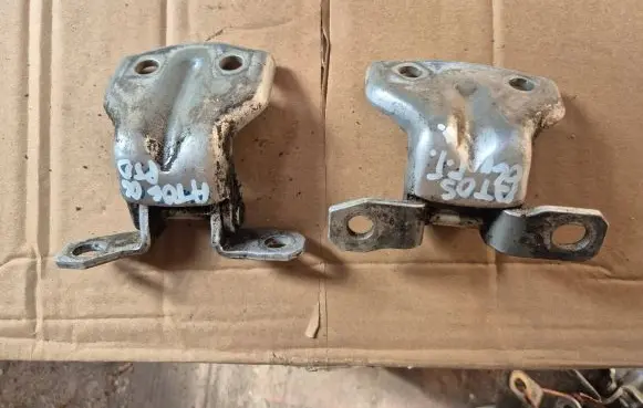 Rear door hinge set
