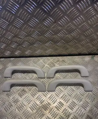Subaru Forester SK A set of handles for the ceiling
