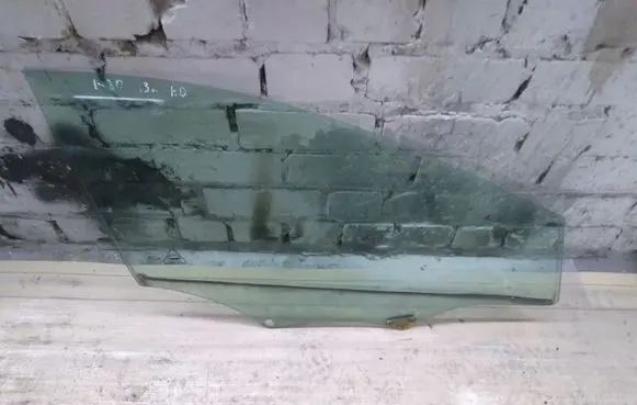 Hyundai i30 Front door window glass four-door