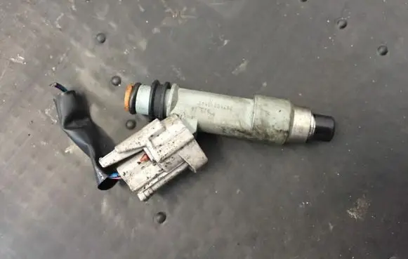 Suzuki Grand Vitara II Fuel injector 2975000540 297500-0540