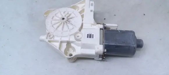 Ford Focus Front door window regulator motor 4M5T14A389 0130822217