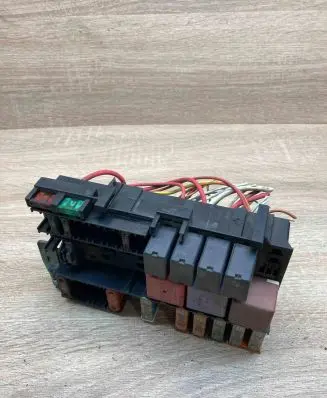 Renault Megane I Fuse module 7703497782B 7703297988