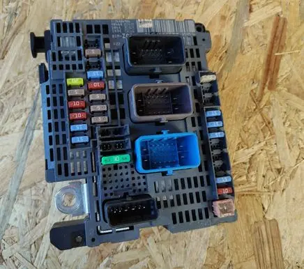 Citroen C4 II Picasso BSM Control unit 9810296180