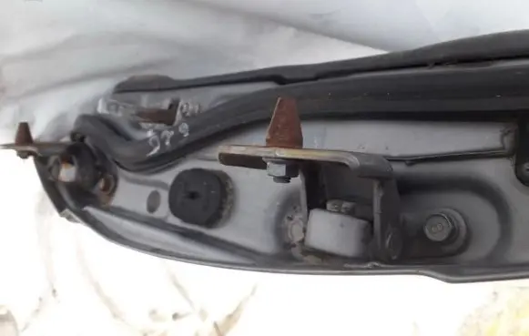 Mazda 626 Rear door lower hinge
