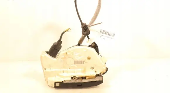 Volkswagen Tiguan Front door lock 5N1837016D