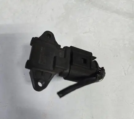 Volkswagen Polo I 86 Air pressure sensor A2C53257696
