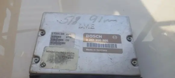 BMW 5 E34 Engine control unit/module 0261200986 1739108