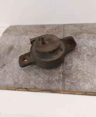 Engine mount bracket