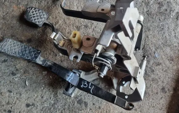 Audi 80 90 S2 B4 Pedal assembly 