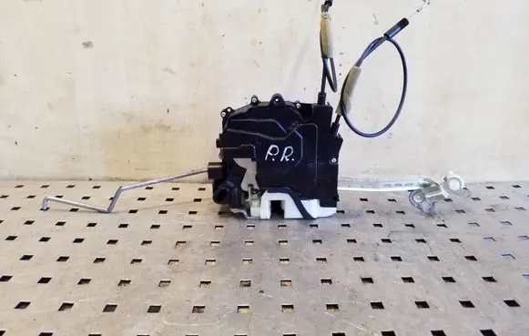 Mitsubishi Outlander Front door lock