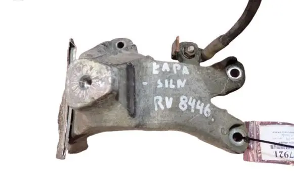 Engine mounting bracket