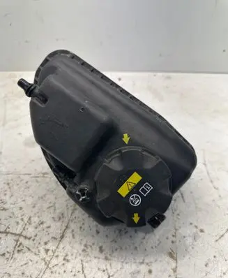 BMW 7 G11 G12 Coolant expansion tank/reservoir 8689765