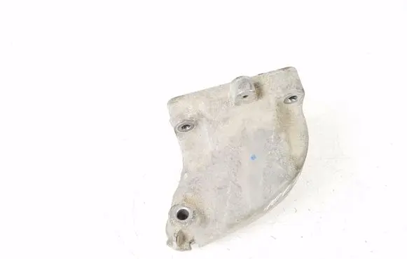 Engine mounting bracket