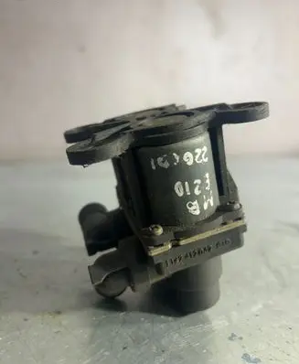 BMW 5 E39 Coolant heater control valve 1147412042
