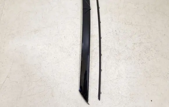 Ford Explorer VI Windshield trim LB5BS03682 LB5BS03682AHW R4D3A