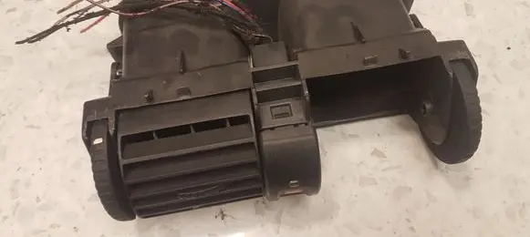 Opel Astra G Dash center air vent grill 90560344