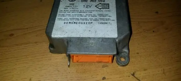 Volkswagen Golf III Airbag control unit/module 6N0909603 5WK4137